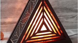Солевая лампа с узором Пирамида 1 кг с диммером