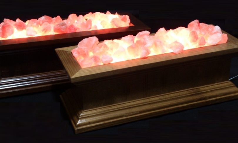 Соляной светильник  STAY GOLD -  классическая лампа-камин из Гималайской соли, темное дерево